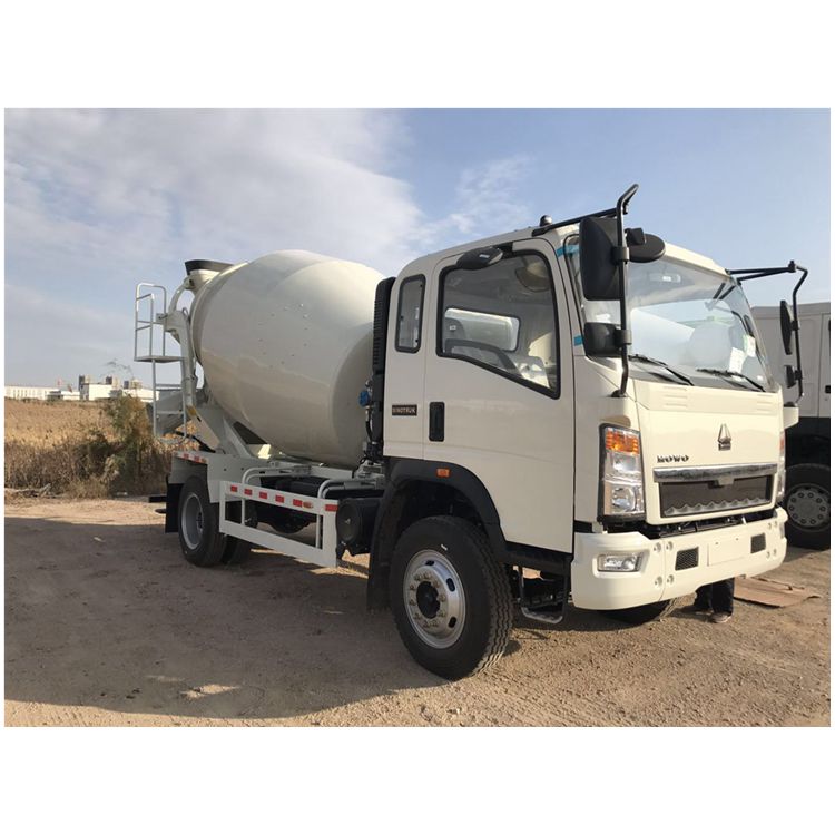 SINOTRUK HOWO 4×2 4CBM Mini Concrete Mixer Truck