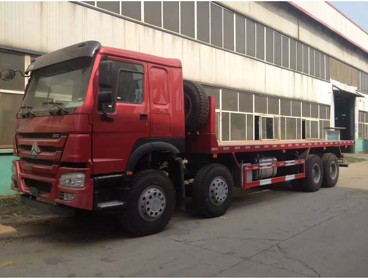 Sinotruk HOWO 8×4 flatbed cargo Truck