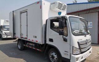 4X2 refrigerated truck